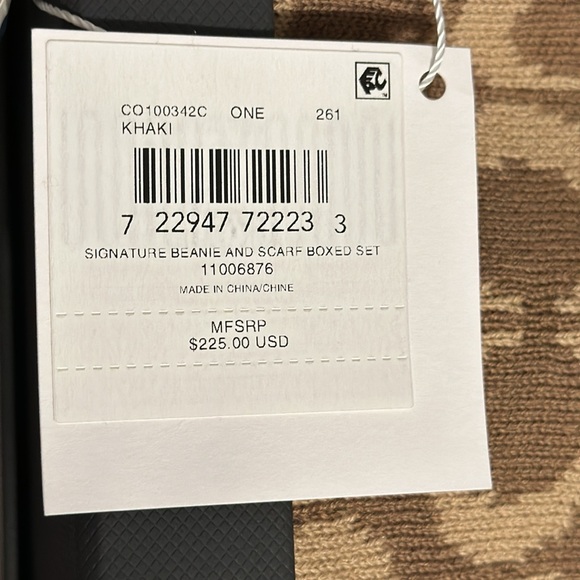 NIB New Coach Logo Hat and Scarf Gift Box Set $225 MSRP - Picture 2 of 6